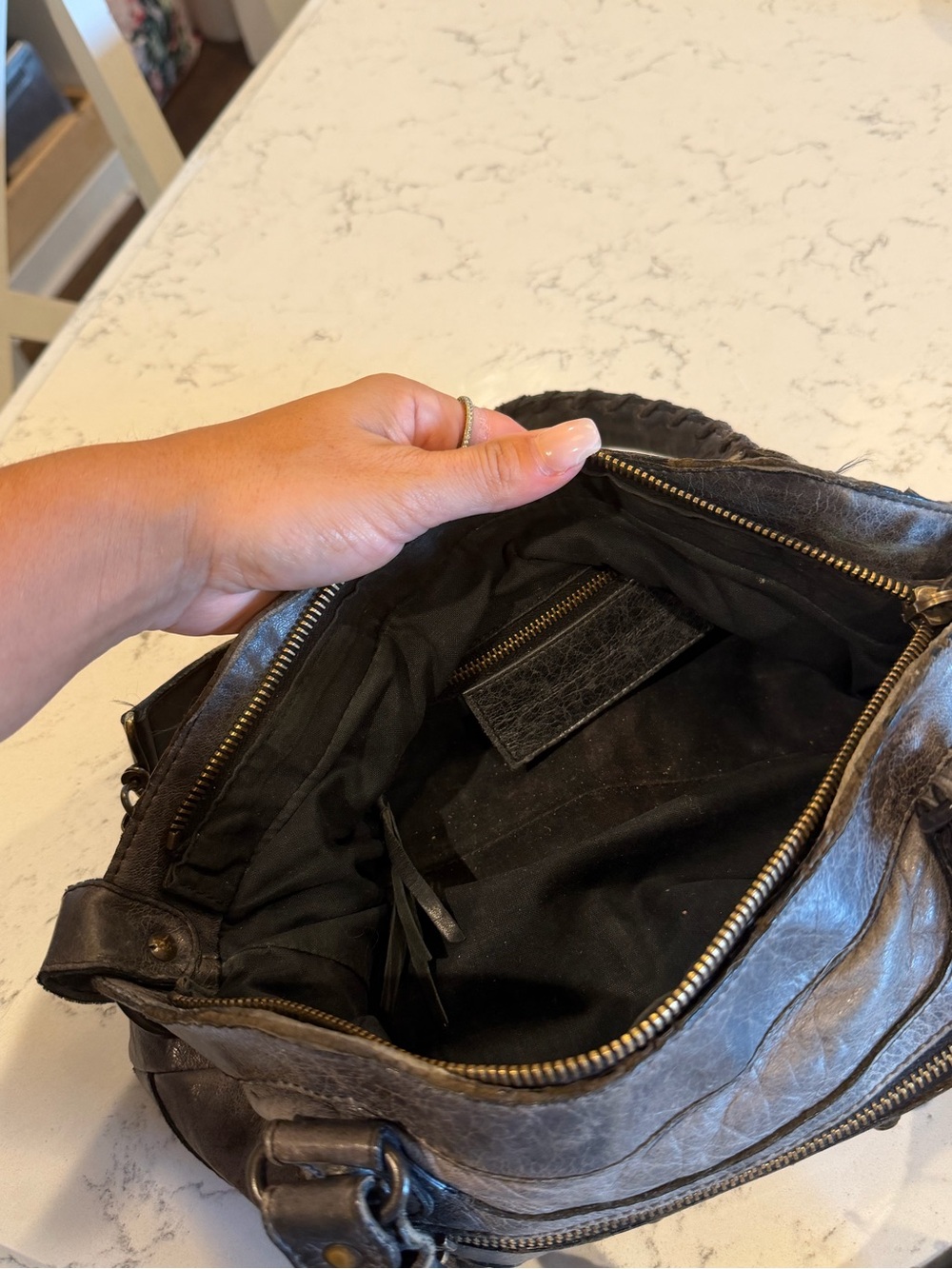 Balenciaga Distressed Black Leather Shoulder Bag - Picture 3 of 10